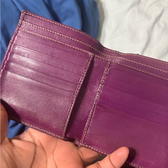 Gucci Burgundy Wallet with Gold Zipper - Picture 7 of 8
